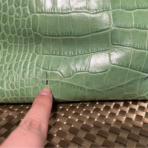Kate Spade Elegant Green Crocodile-Embossed Clutch Purse - Picture 3 of 11